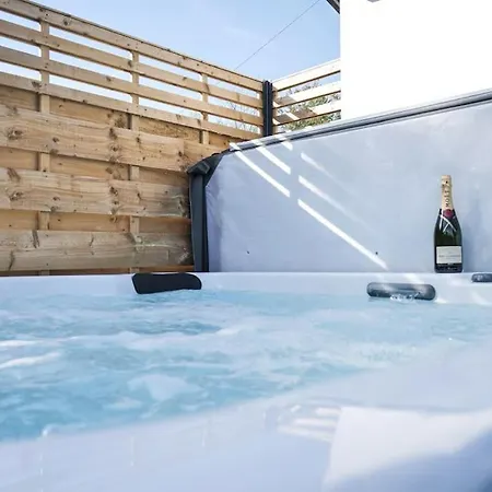 Hoxne Cottages - Daisy Cottage With Private Hot Tub York Exterior photo