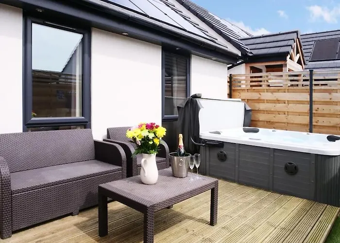 Hoxne Cottages - Daisy Cottage With Private Hot Tub