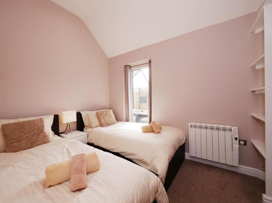 Hoxne - Daisy With Private Hot Tub Holiday home York