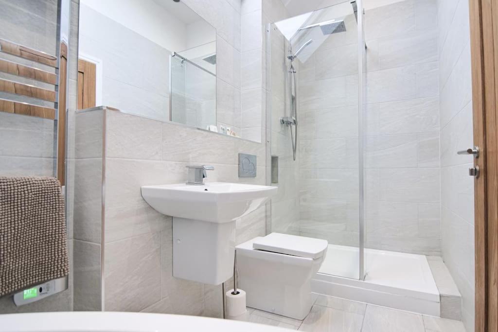 Hoxne - Daisy With Private Hot Tub Holiday home *